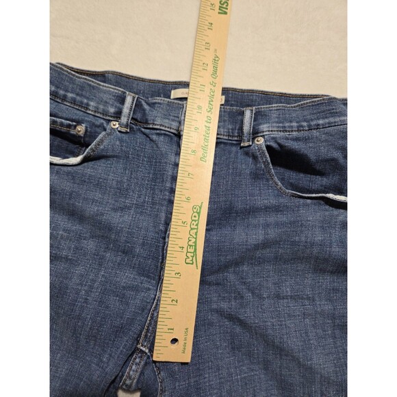 Levi's Classic Tag Size 29 Women's Blue Denim Stretch Shorts Mid Rise - Picture 11 of 12